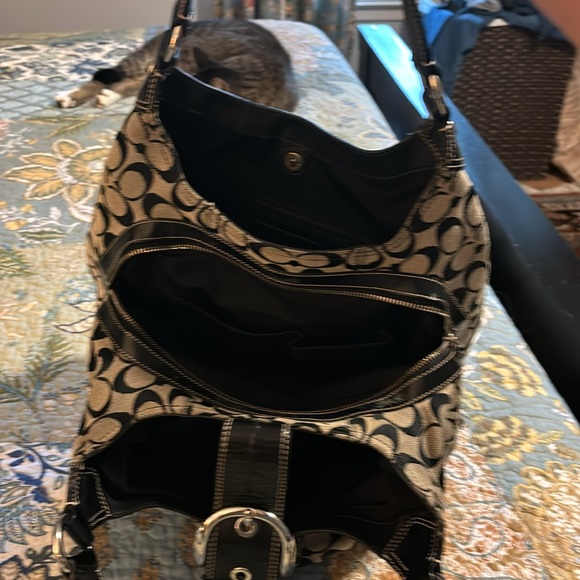 Vintage Coach bag  3 compartments.   Measured 10”h x 14”w x4”d - Picture 2 of 9